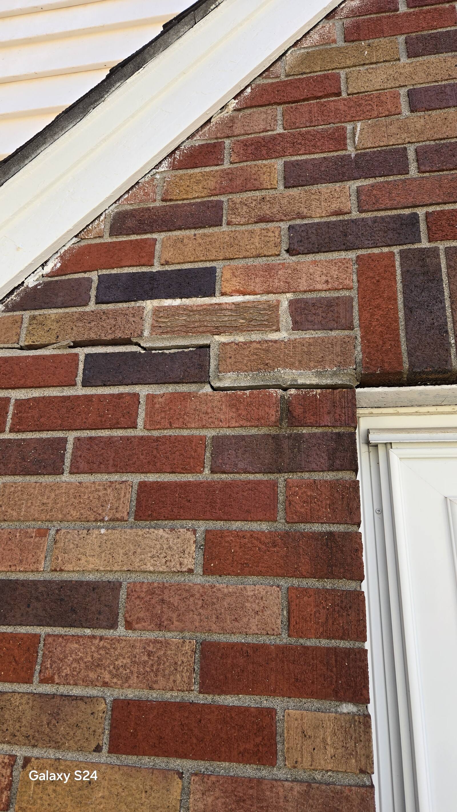 When Does Brick Need Tuckpointing? Signs Omaha Homeowners Should Watch